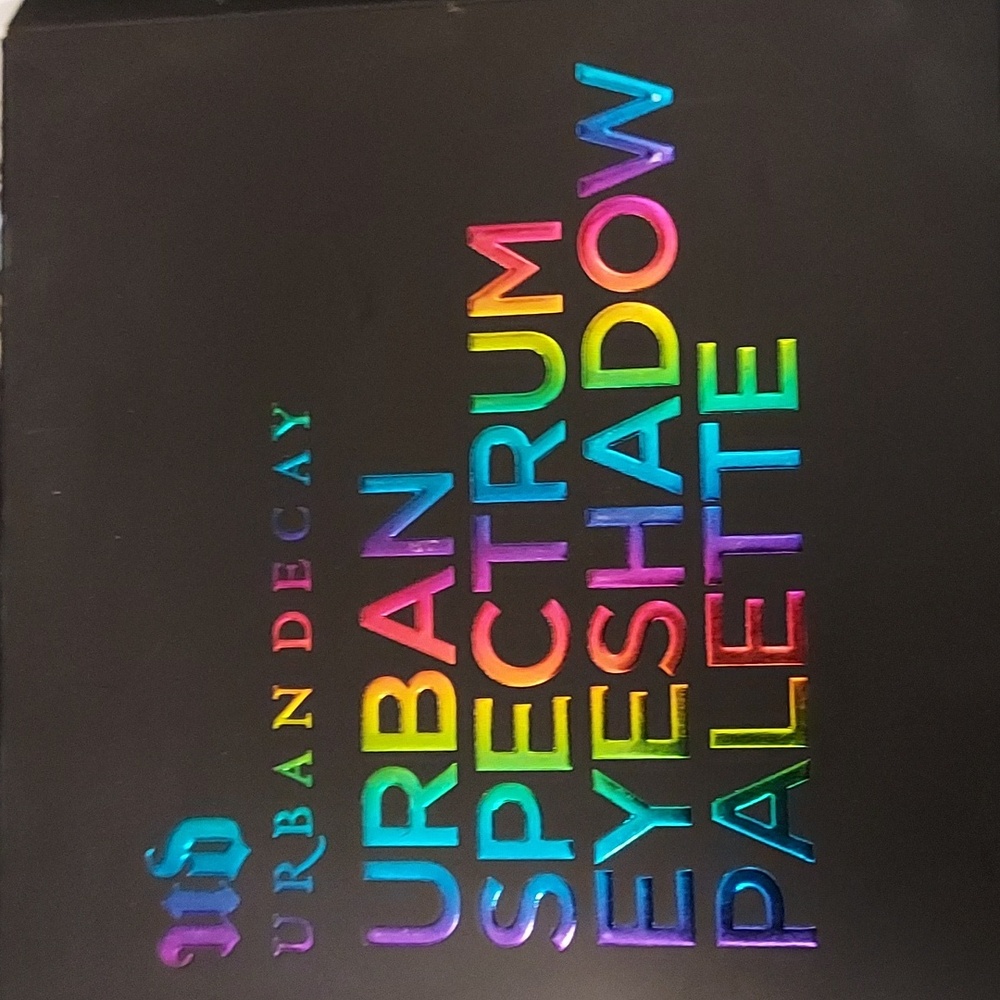 Urban decay spectrum eyeshadow palette